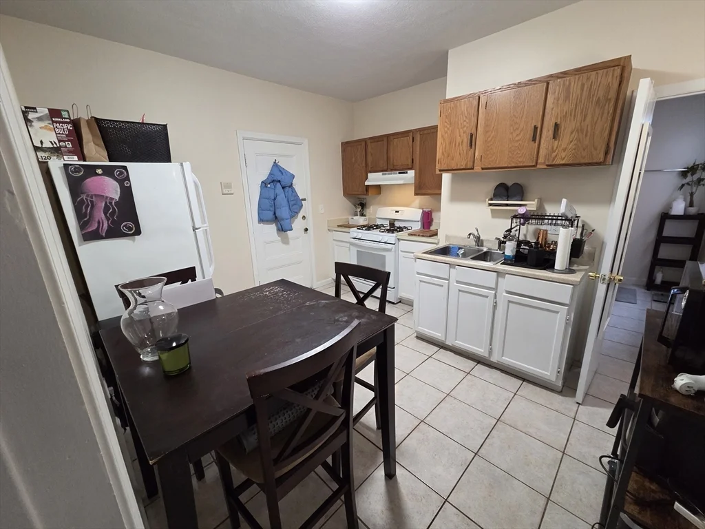 1 bed, 1 bath apartment for rent at 5 Lexington St Unit 5, Clematis Brook — photo 5 of 10