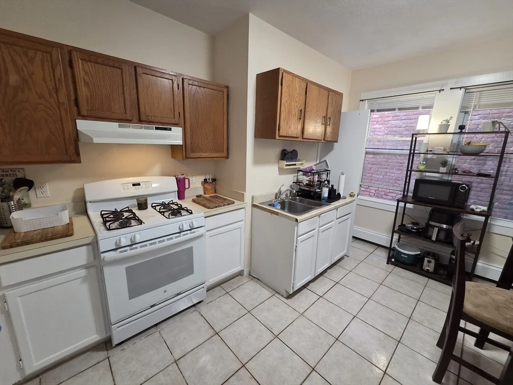 1 bed, 1 bath apartment for rent at 5 Lexington St Unit 5, Clematis Brook — photo 4 of 10