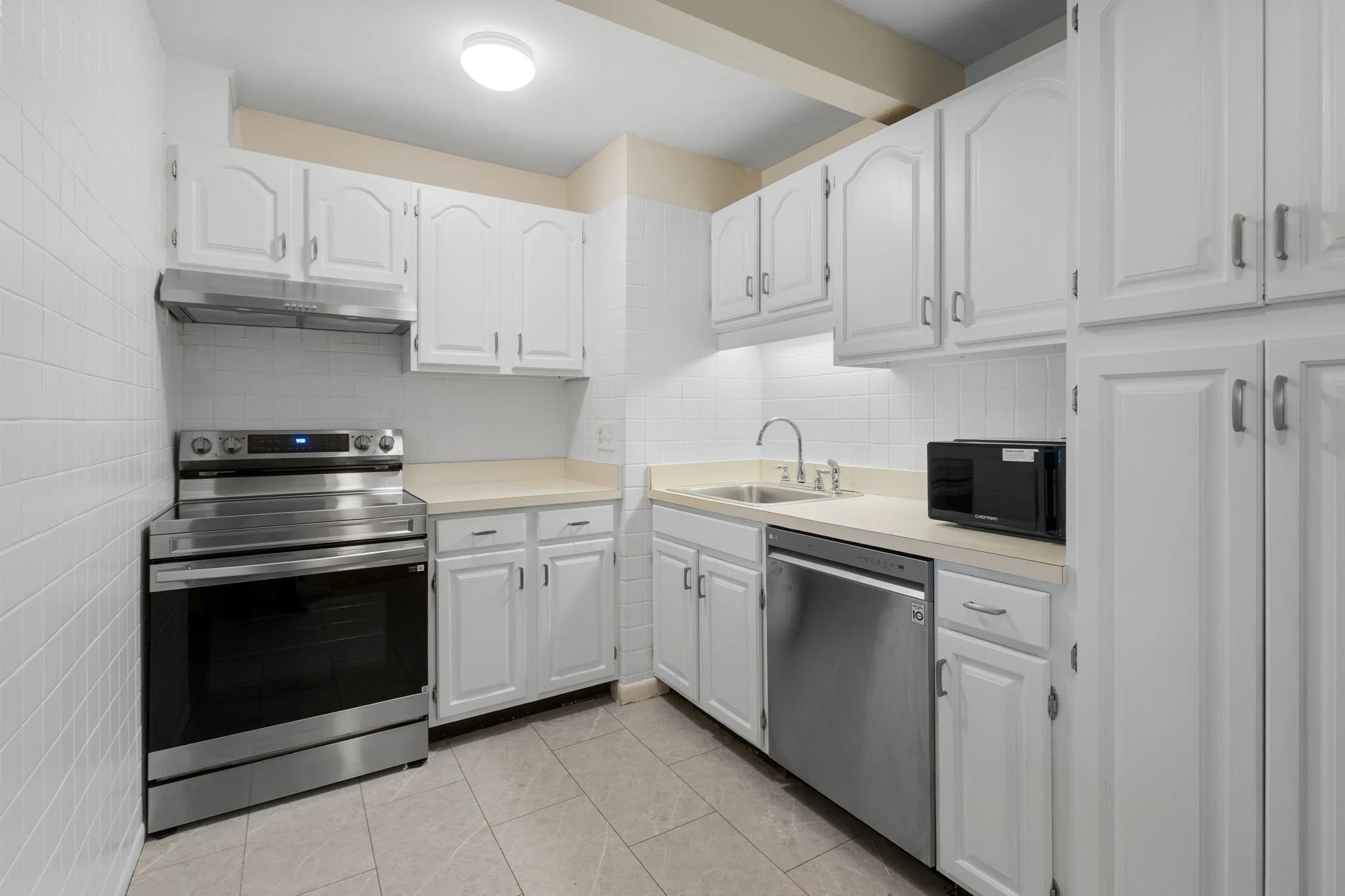1 bed, 1 bath apartment for rent at 5 Linda Ln Unit 4-4, Dorchester — photo 10 of 15