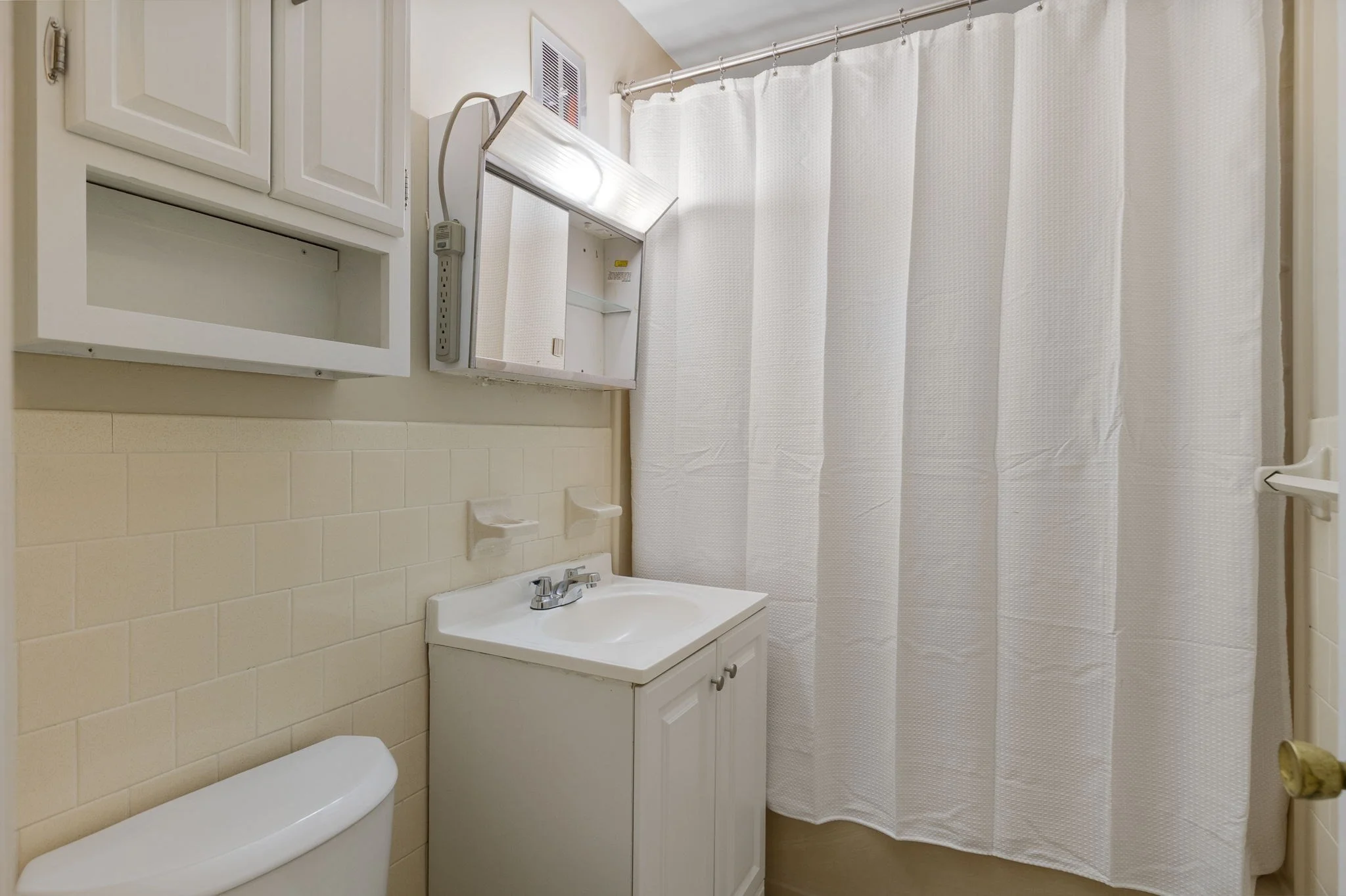 1 bed, 1 bath apartment for rent at 5 Linda Ln Unit 4-4, Dorchester — photo 11 of 15