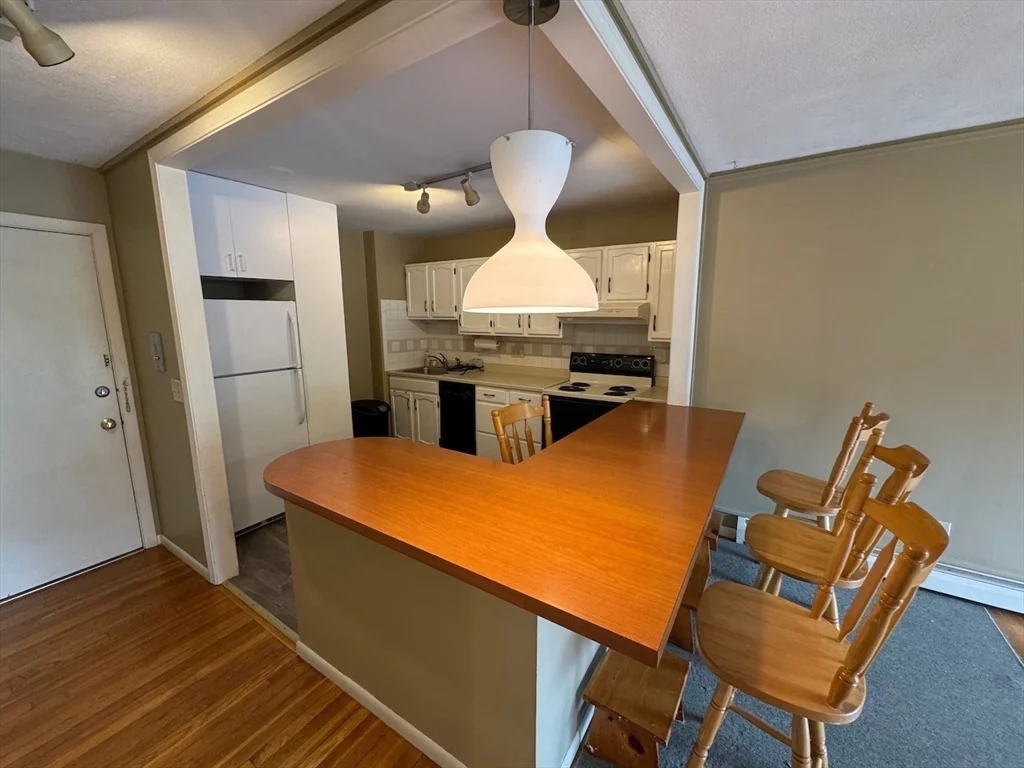 2 bed, 1 bath apartment for rent at 5 Linda Ln Unit 4-8, Dorchester — photo 4 of 31