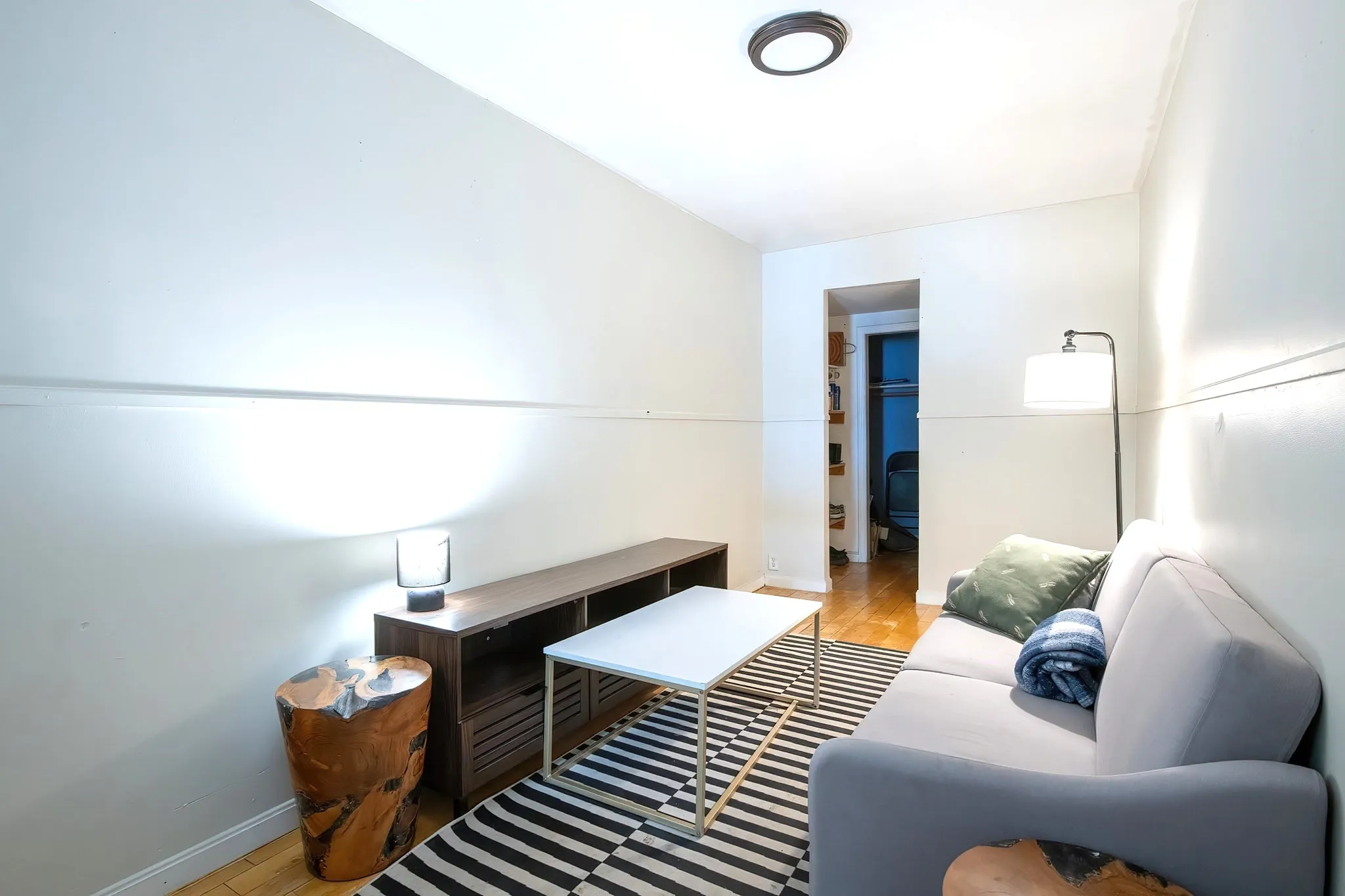 5 bed, 2 bath apartment for rent at 5 Linden St Unit 1, Allston — photo 6 of 7