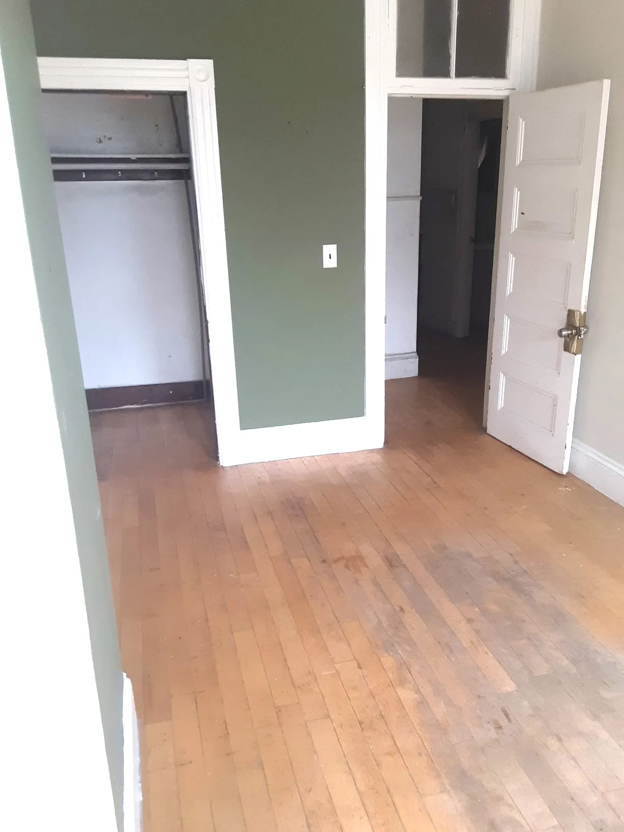 5 bed, 2 bath apartment for rent at 5 Linden St Unit 1, Allston — photo 4 of 7