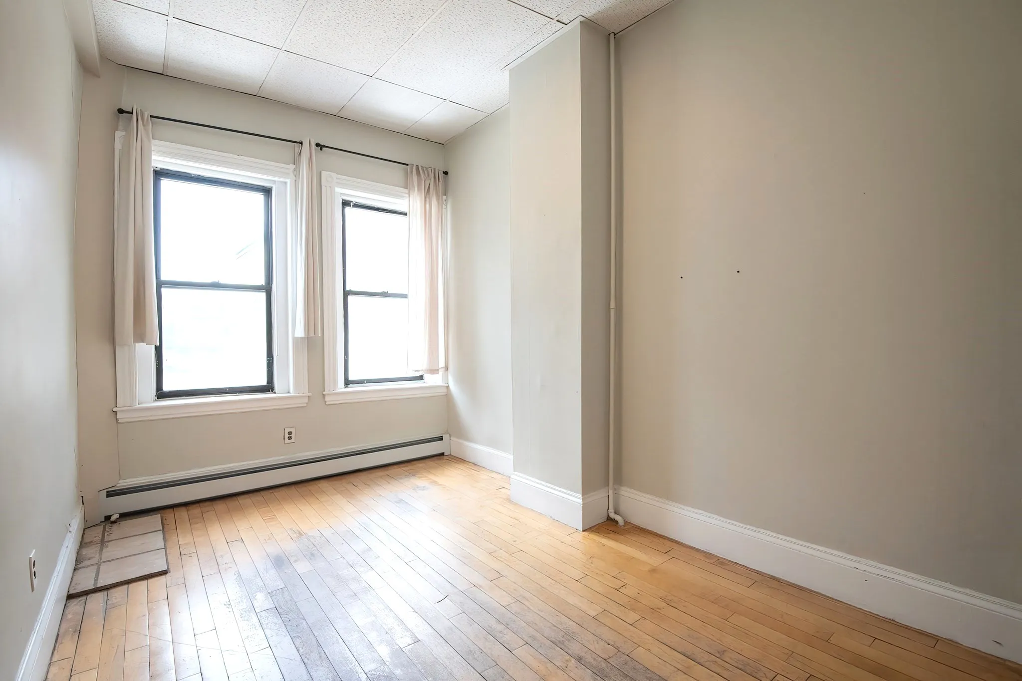 5 bed, 2 bath apartment for rent at 5 Linden St Unit 1, Allston — photo 5 of 7