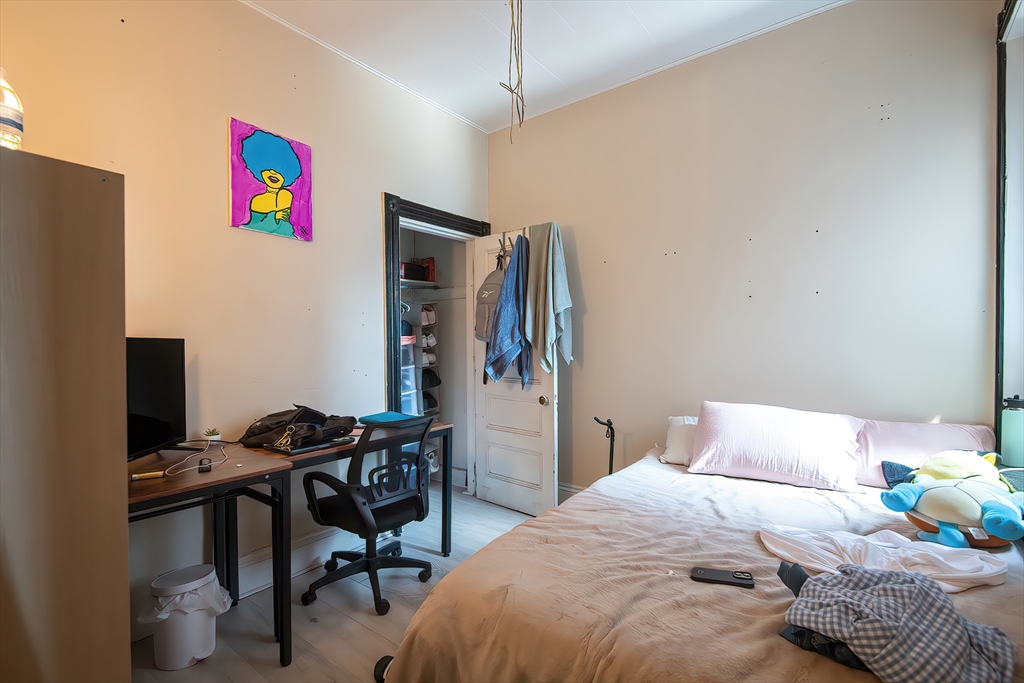 4 bed, 1 bath apartment for rent at 5 Linden St Unit 2, Allston — photo 13 of 14