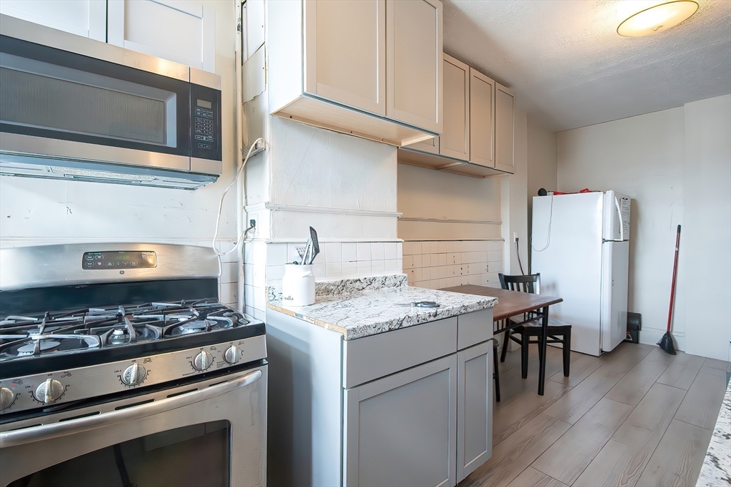 4 bed, 1 bath apartment for rent at 5 Linden St Unit 2, Allston — photo 2 of 14