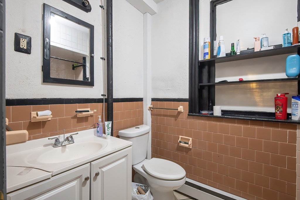 4 bed, 1 bath apartment for rent at 5 Linden St Unit 2, Allston — photo 11 of 14