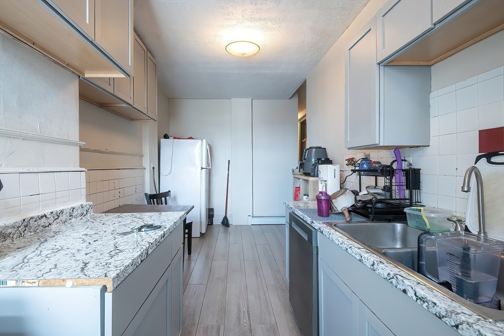 4 bed, 1 bath apartment for rent at 5 Linden St Unit 2, Allston — photo 3 of 14