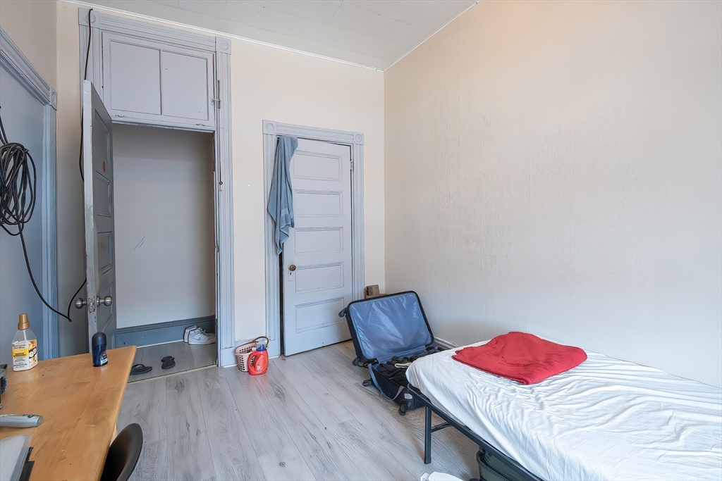 4 bed, 1 bath apartment for rent at 5 Linden St Unit 2, Allston — photo 9 of 14
