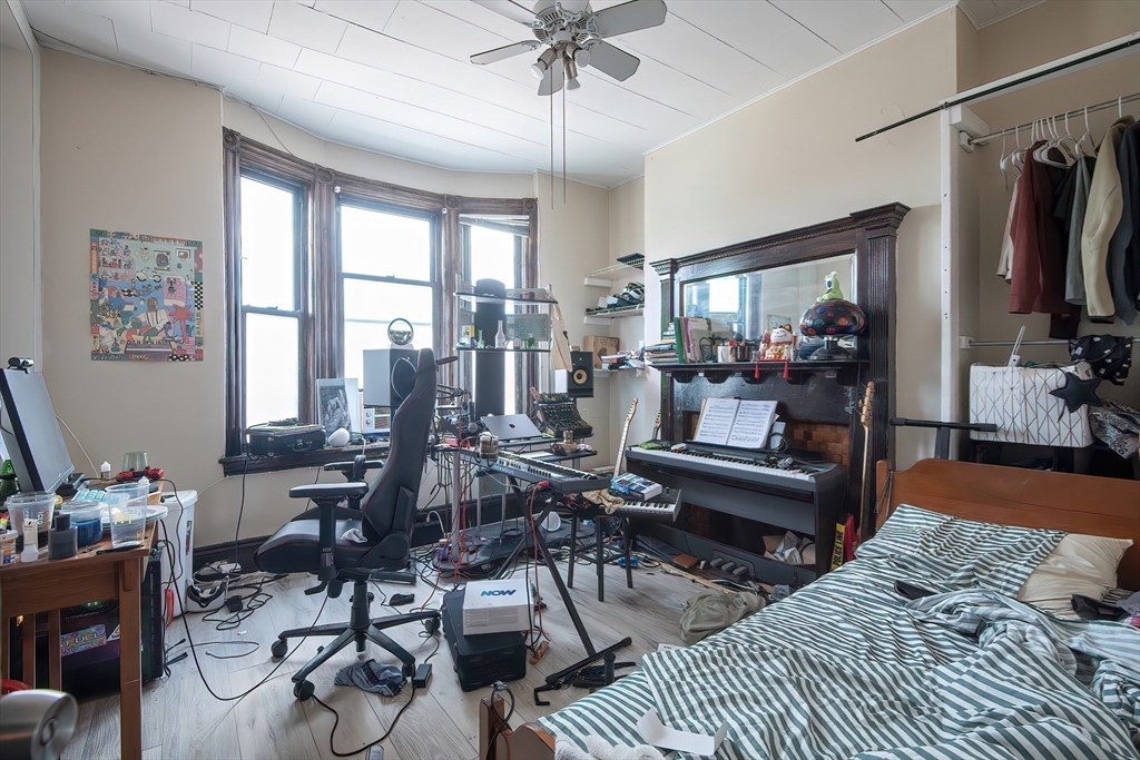 4 bed, 1 bath apartment for rent at 5 Linden St Unit 2, Allston — photo 6 of 14