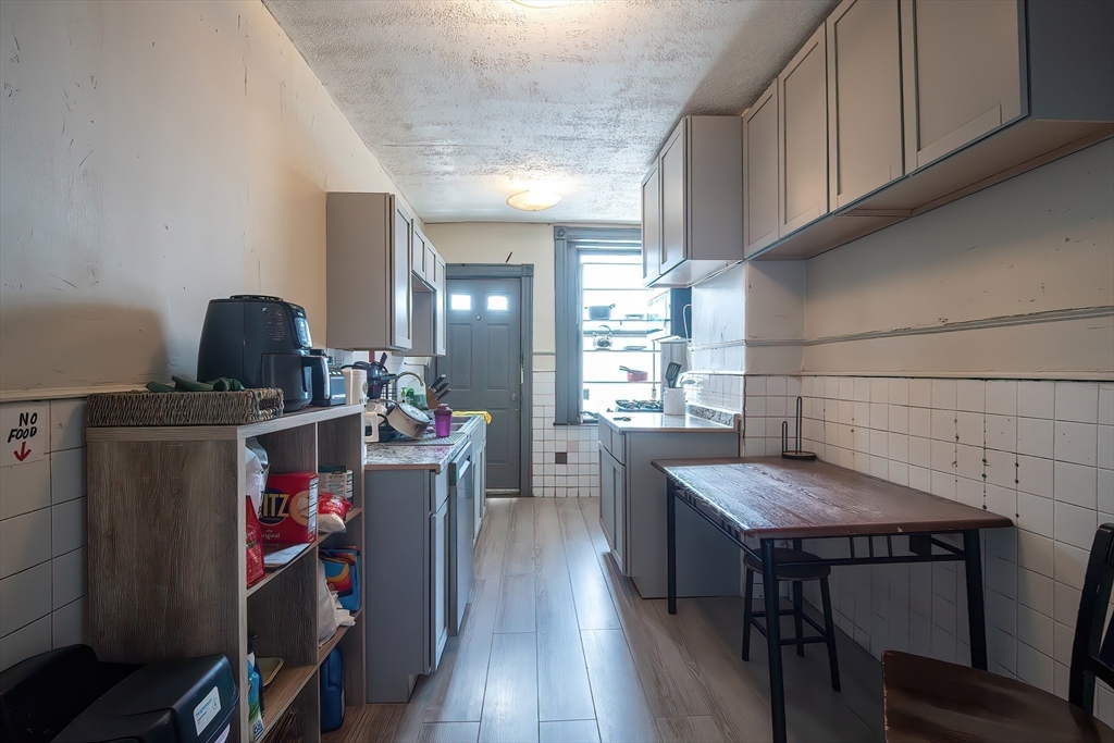 4 bed, 1 bath apartment for rent at 5 Linden St Unit 2, Allston — photo 4 of 14