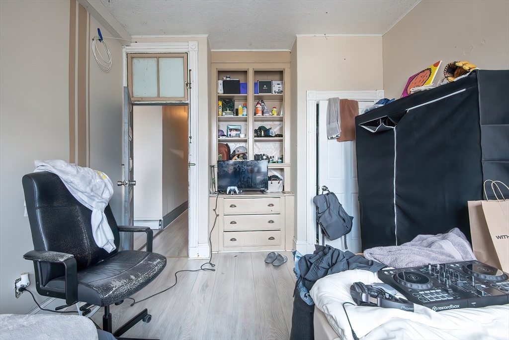 4 bed, 1 bath apartment for rent at 5 Linden St Unit 2, Allston — photo 7 of 14