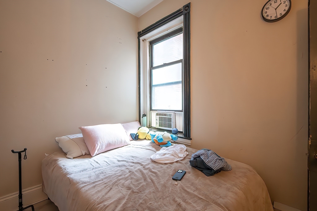 4 bed, 1 bath apartment for rent at 5 Linden St Unit 2, Allston — photo 12 of 14