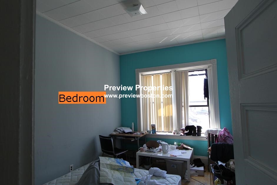 5 bed, 2 bath apartment for rent at 5 Linden Unit 1P, Allston — photo 4 of 6