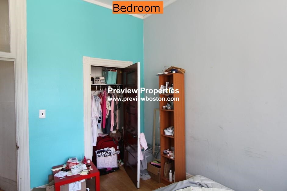 5 bed, 2 bath apartment for rent at 5 Linden Unit 1P, Allston — photo 3 of 6