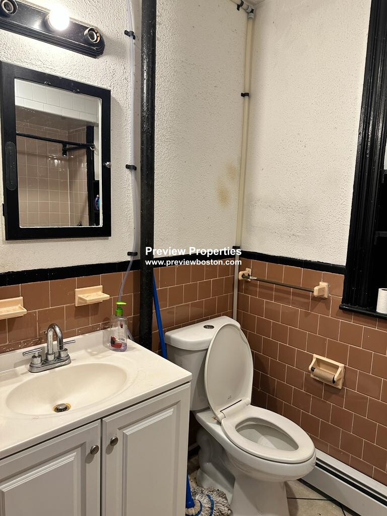 3 bed, 1 bath apartment for rent at 5 Linden Unit 2P, Allston — photo 7 of 7