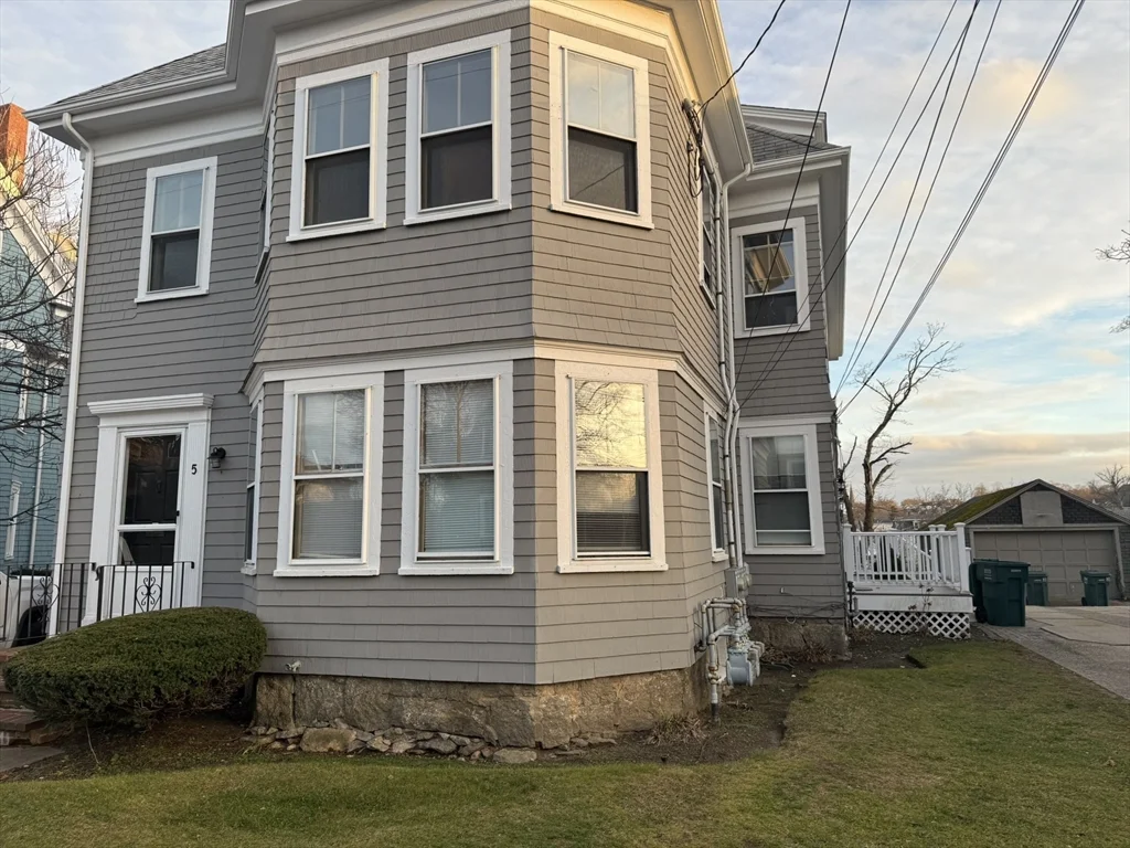 1 bed, 3 bath apartment for rent at 5 Lothrop St Unit 3, Plymouth