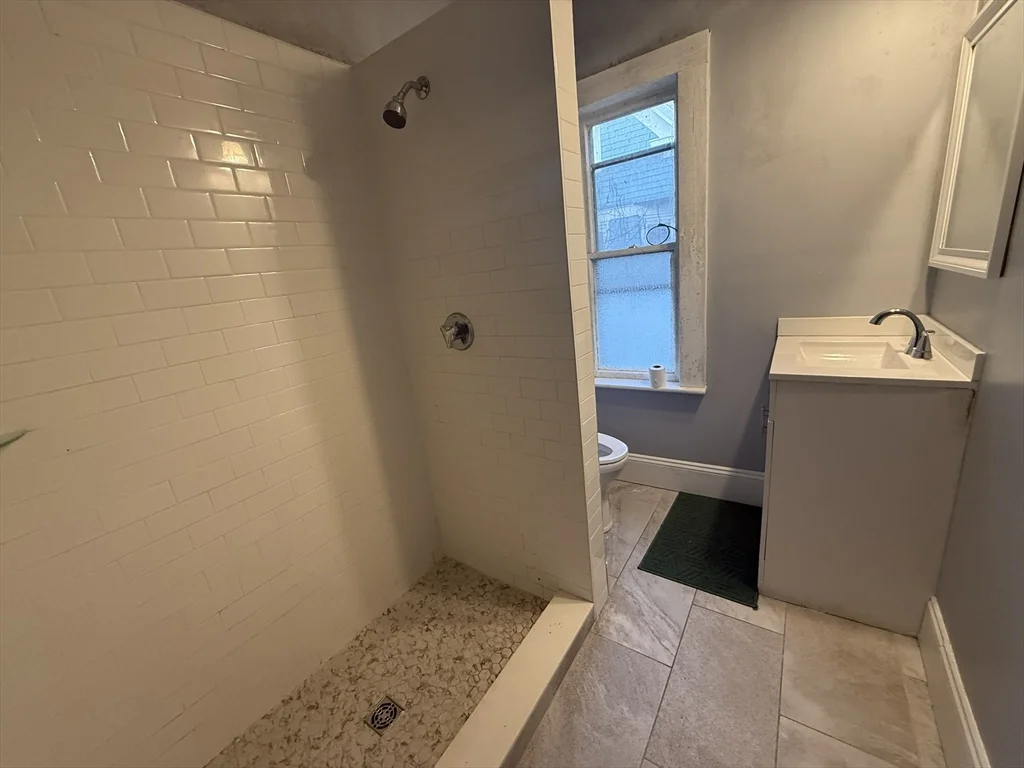 1 bed, 3 bath apartment for rent at 5 Lothrop St Unit 3, Plymouth — photo 4 of 14