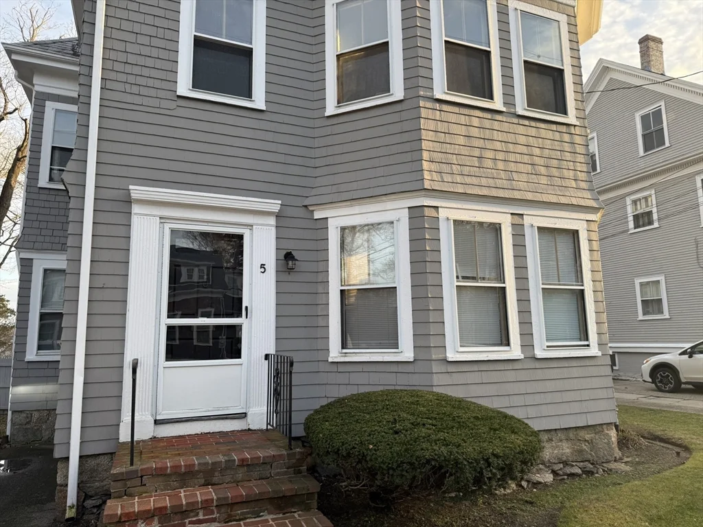 1 bed, 3 bath apartment for rent at 5 Lothrop St Unit 3, Plymouth — photo 8 of 14