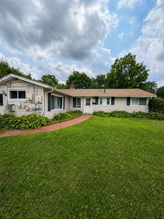 3 bed, 1 bath apartment for rent at 5 Louis Rd Unit 0, Framingham — photo 1 of 11