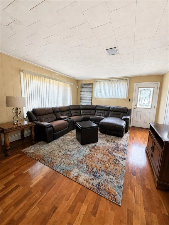 3 bed, 1 bath apartment for rent at 5 Louis Rd Unit 0, Framingham — photo 4 of 11
