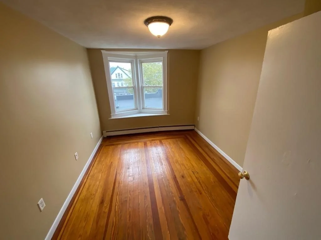4 bed, 2 bath apartment for rent at 5 Lowden Unit 2, Powder House Square — photo 7 of 20