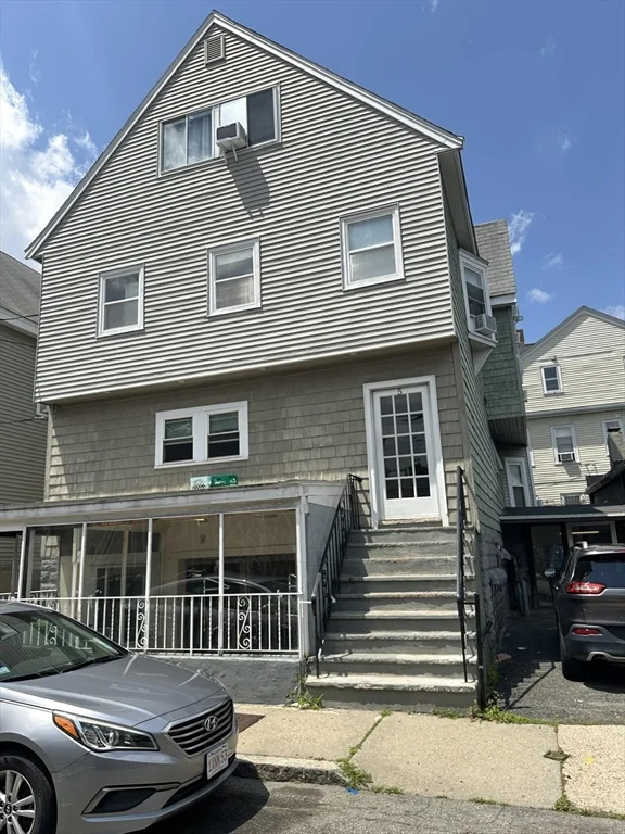 4 bed, 2 bath apartment for rent at 5 Lowden Unit 2, Powder House Square — photo 1 of 20