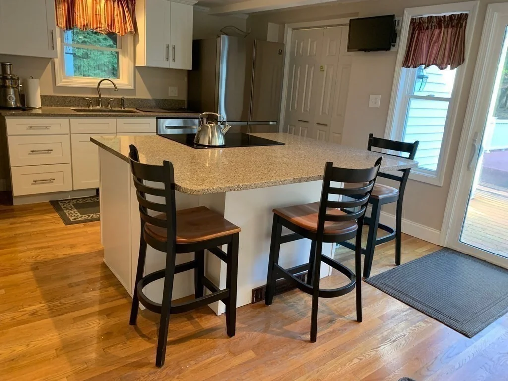 2 bed, 1 bath apartment for rent at 5 Lowell St Unit 1, Lynnfield — photo 4 of 25