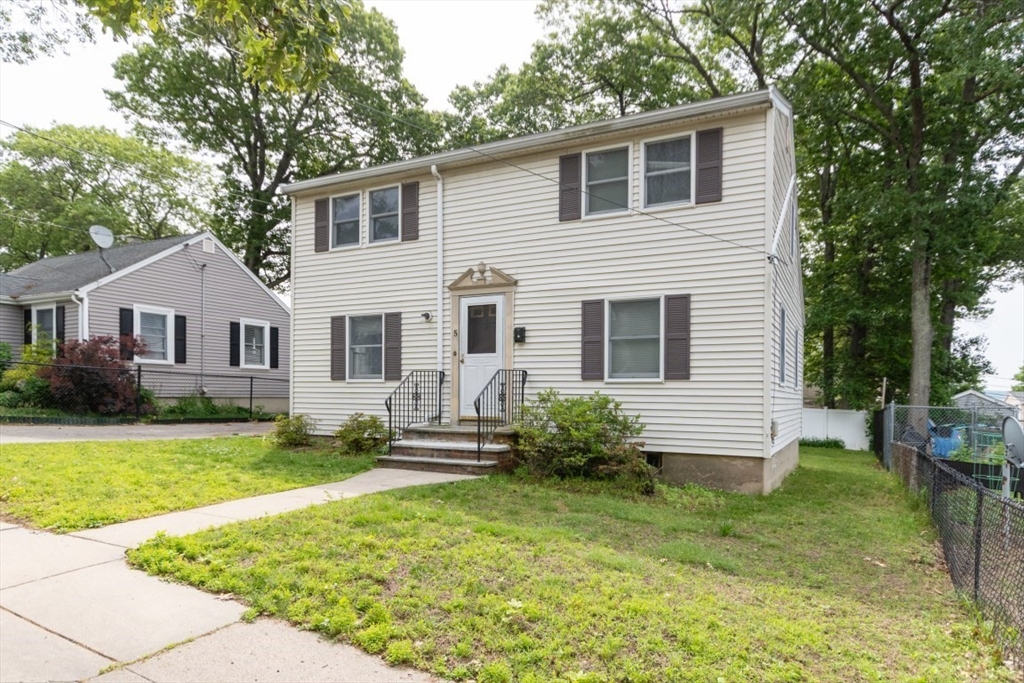 3 bed, 1 bath apartment for rent at 5 Macdonald St Unit 1, Hyde Park — photo 1 of 10