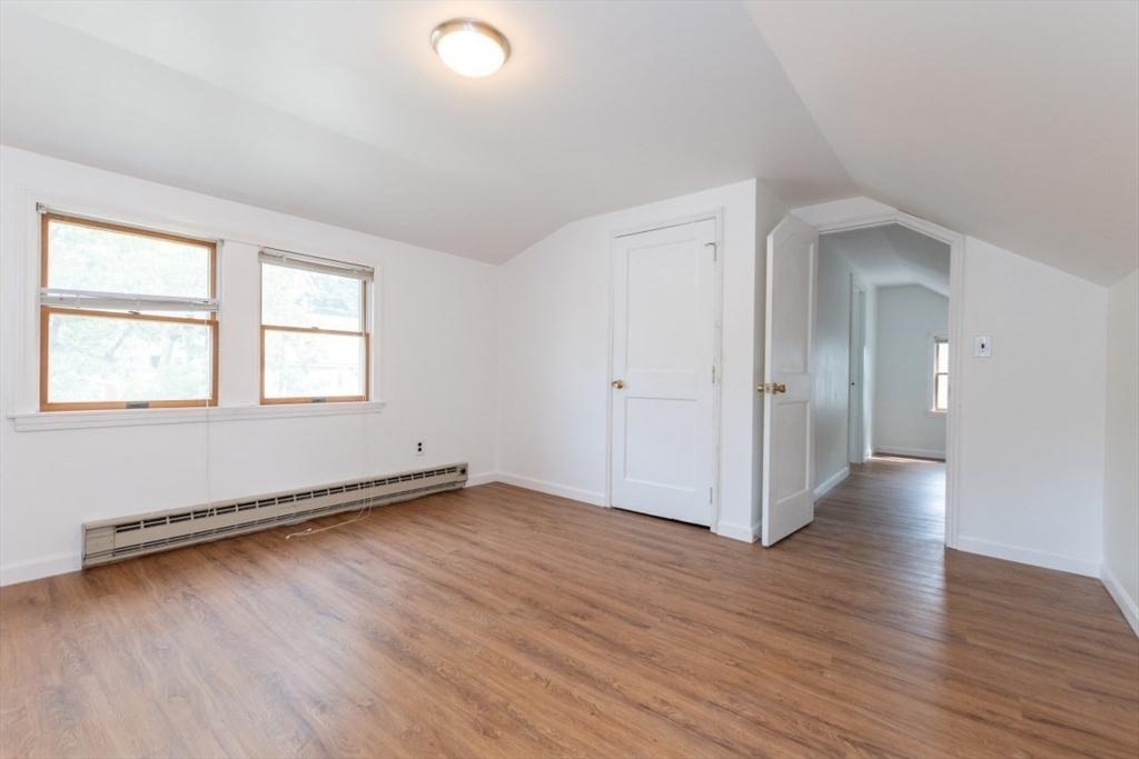 3 bed, 1 bath apartment for rent at 5 Macdonald St Unit 1, Hyde Park — photo 7 of 10