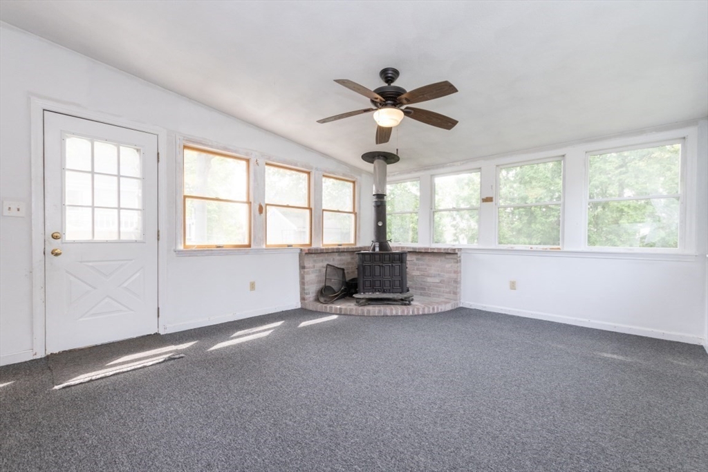 3 bed, 1 bath apartment for rent at 5 Macdonald St Unit 1, Hyde Park — photo 5 of 10