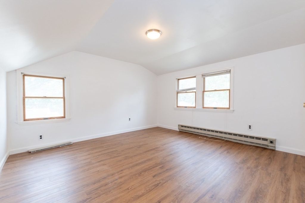 3 bed, 1 bath apartment for rent at 5 Macdonald St Unit 1, Hyde Park — photo 8 of 10