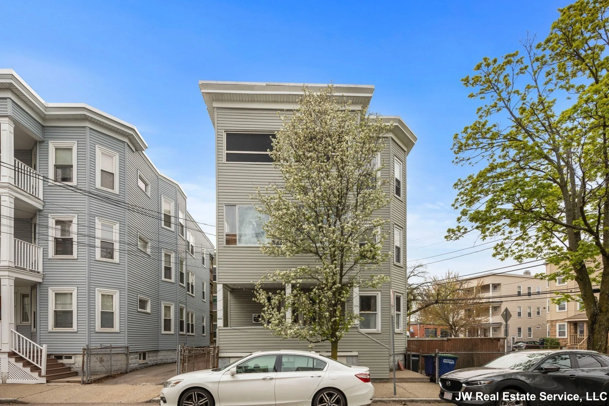 3 bed, 1 bath apartment for rent at 5 Magnus Ave Unit 1, Ward Two — photo 1 of 14