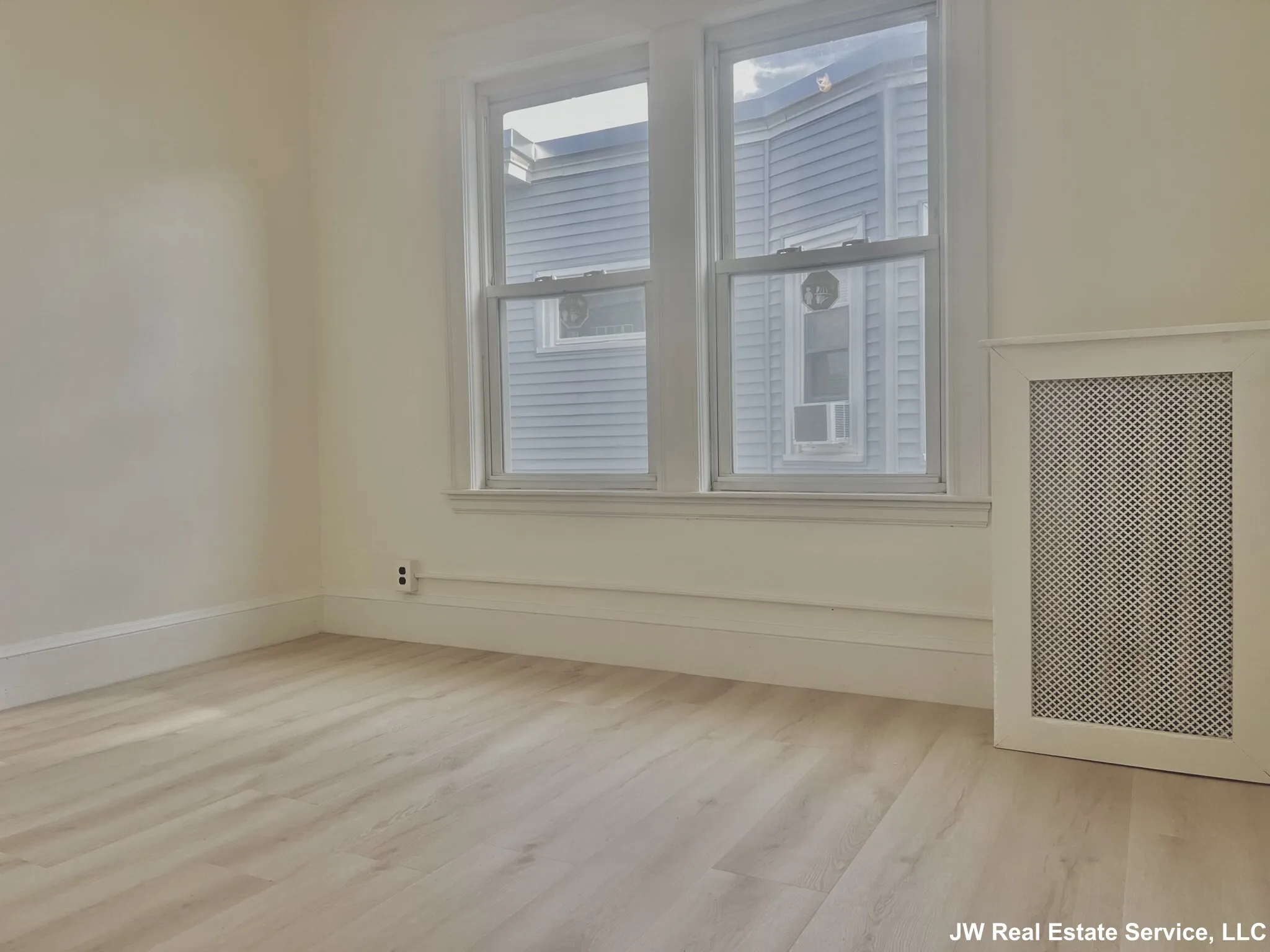 3 bed, 1 bath apartment for rent at 5 Magnus Ave Unit 1, Ward Two — photo 11 of 14