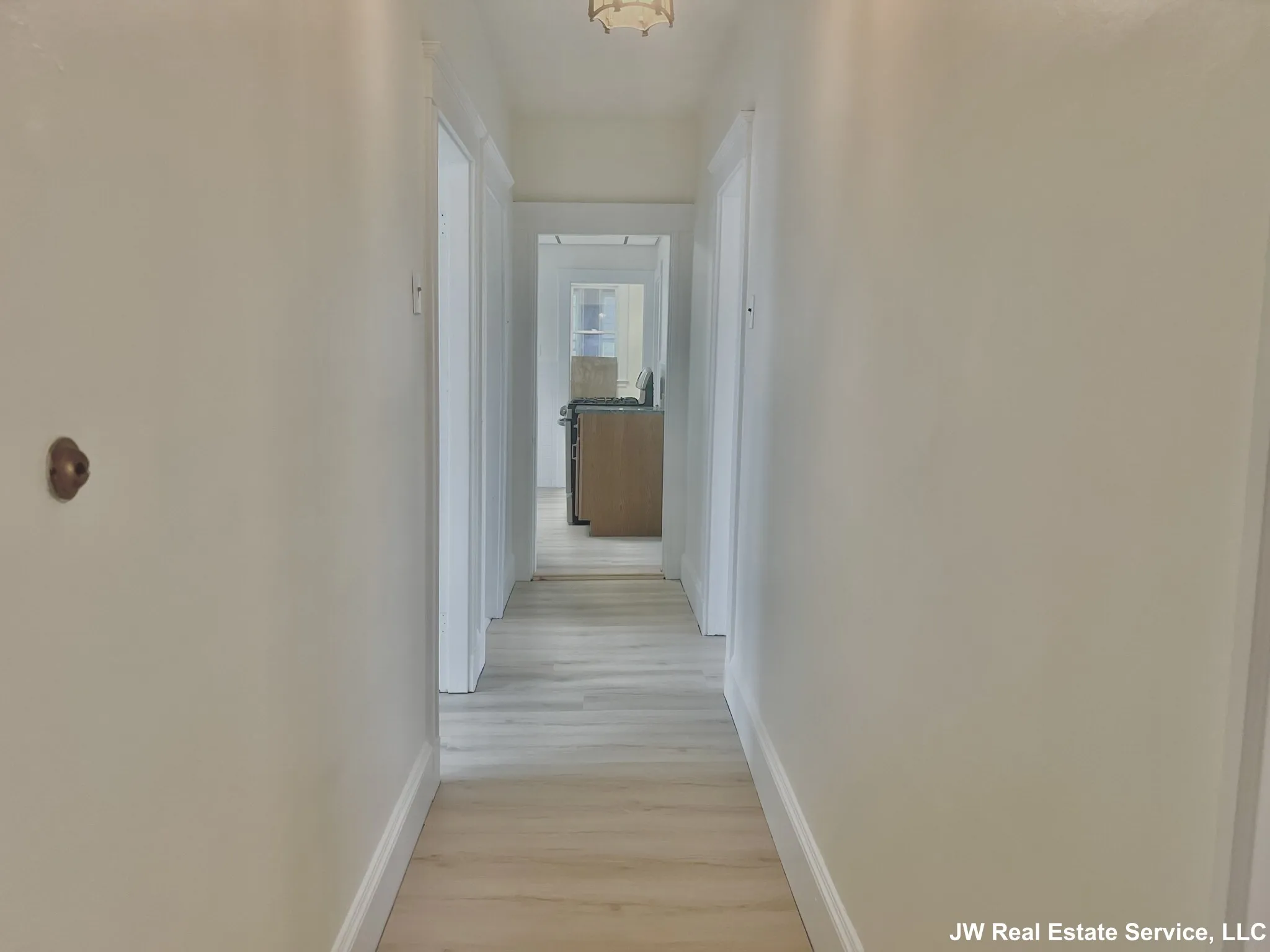 3 bed, 1 bath apartment for rent at 5 Magnus Ave Unit 1, Ward Two — photo 3 of 14