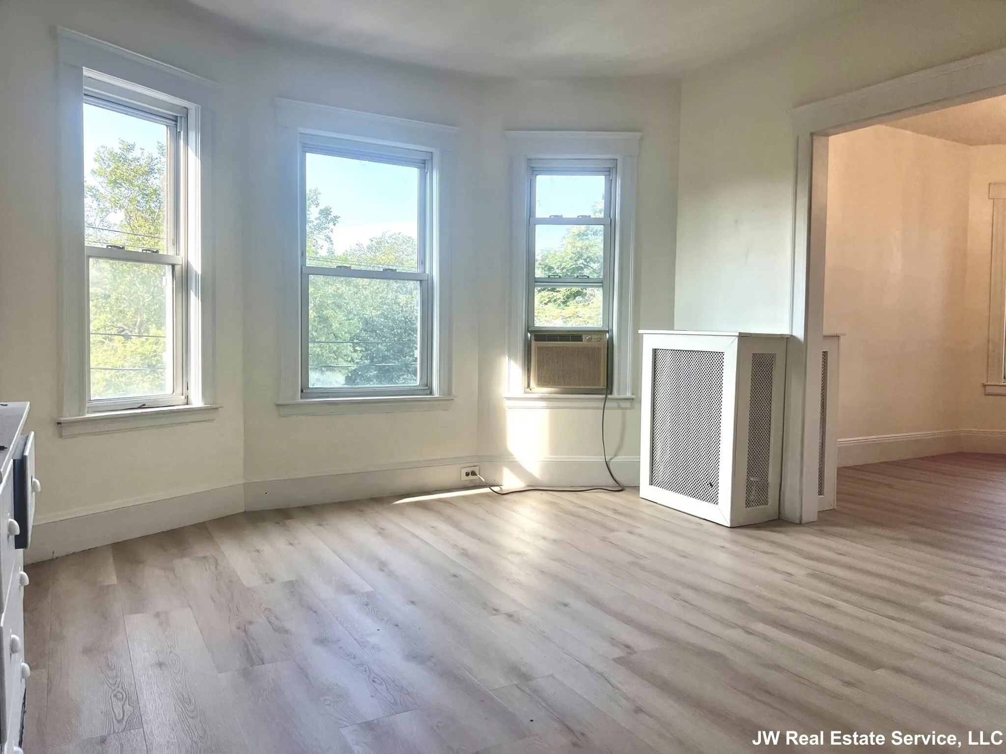 3 bed, 1 bath apartment for rent at 5 Magnus Ave Unit 2, Ward Two — photo 18 of 26