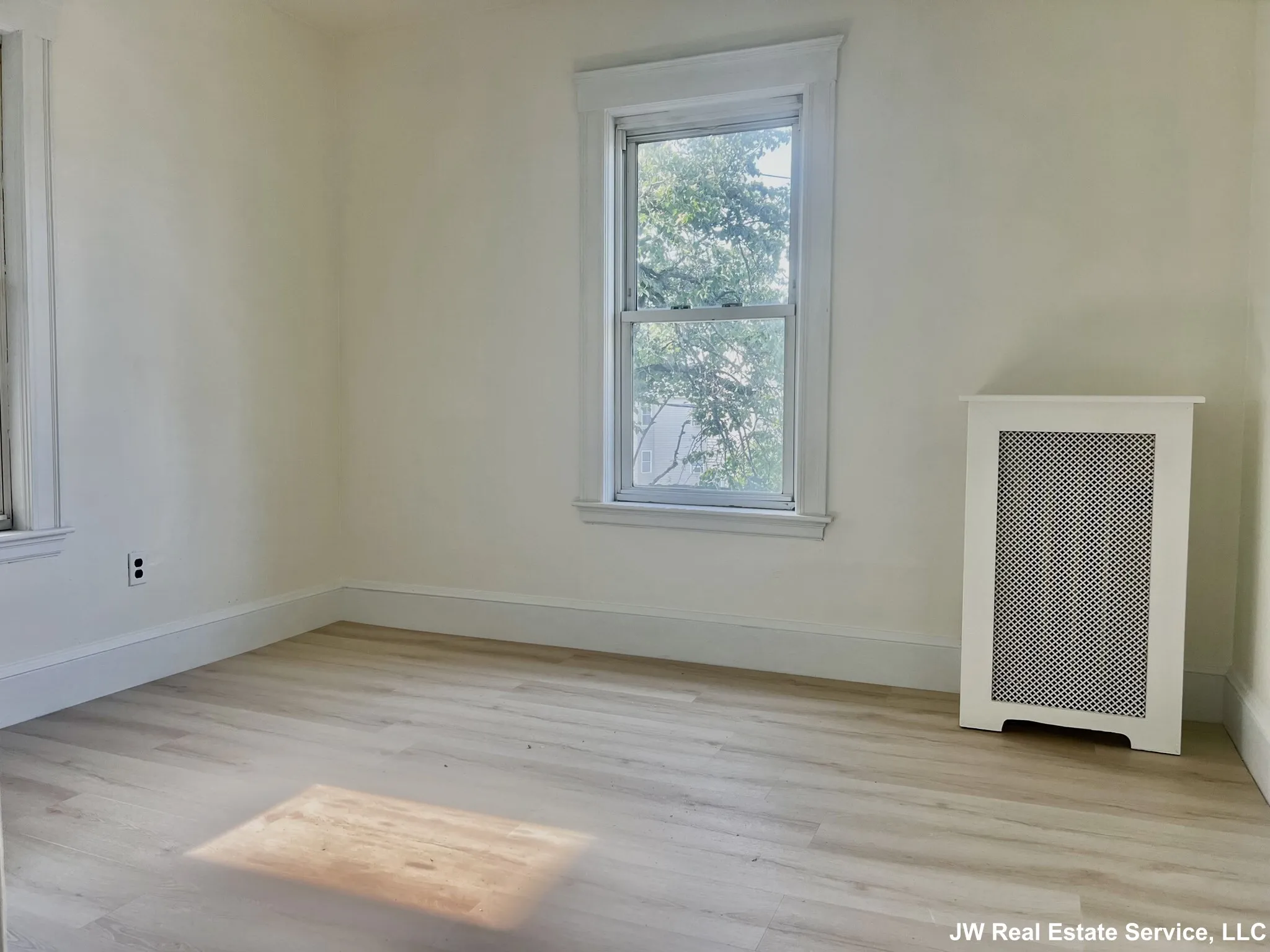 3 bed, 1 bath apartment for rent at 5 Magnus Ave Unit 2, Ward Two — photo 22 of 26