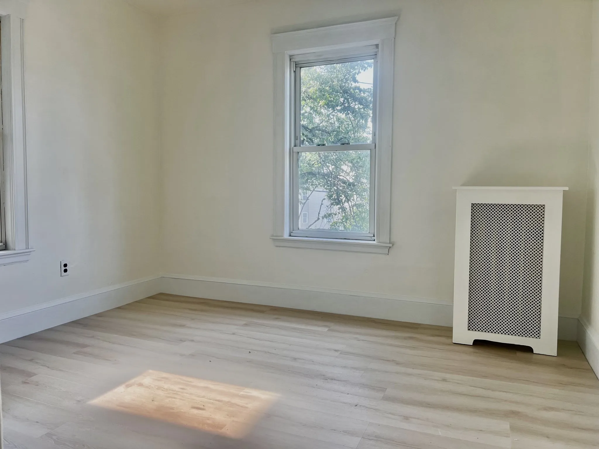 3 bed, 1 bath apartment for rent at 5 Magnus Ave Unit 2, Ward Two — photo 8 of 26
