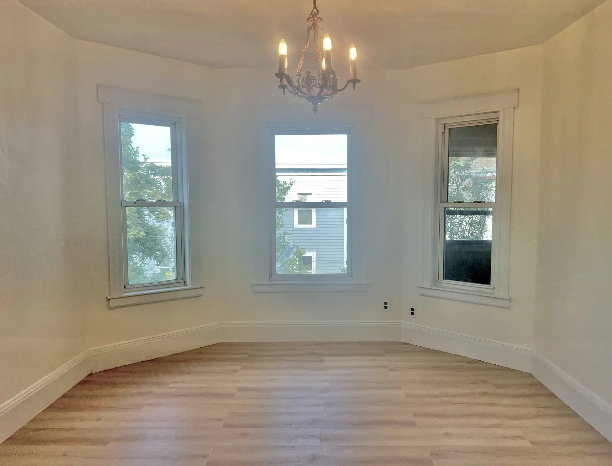 3 bed, 1 bath apartment for rent at 5 Magnus Ave Unit 2, Ward Two — photo 4 of 26