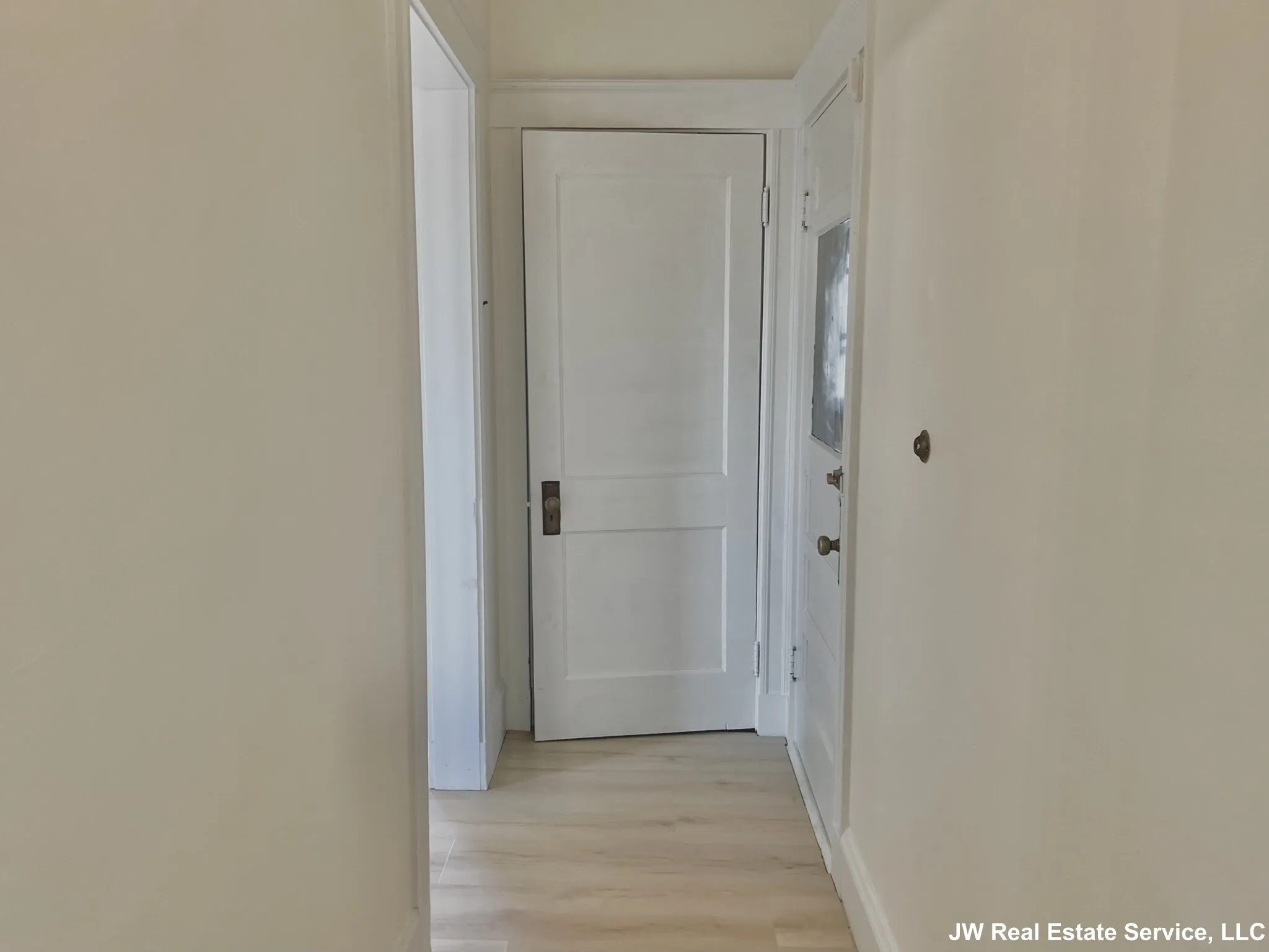 3 bed, 1 bath apartment for rent at 5 Magnus Ave Unit 2, Ward Two — photo 14 of 26