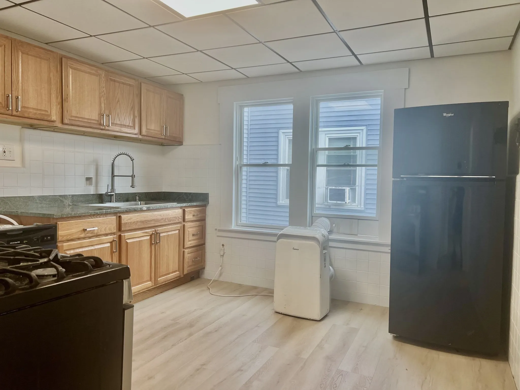 3 bed, 1 bath apartment for rent at 5 Magnus Ave Unit 2, Ward Two — photo 1 of 26
