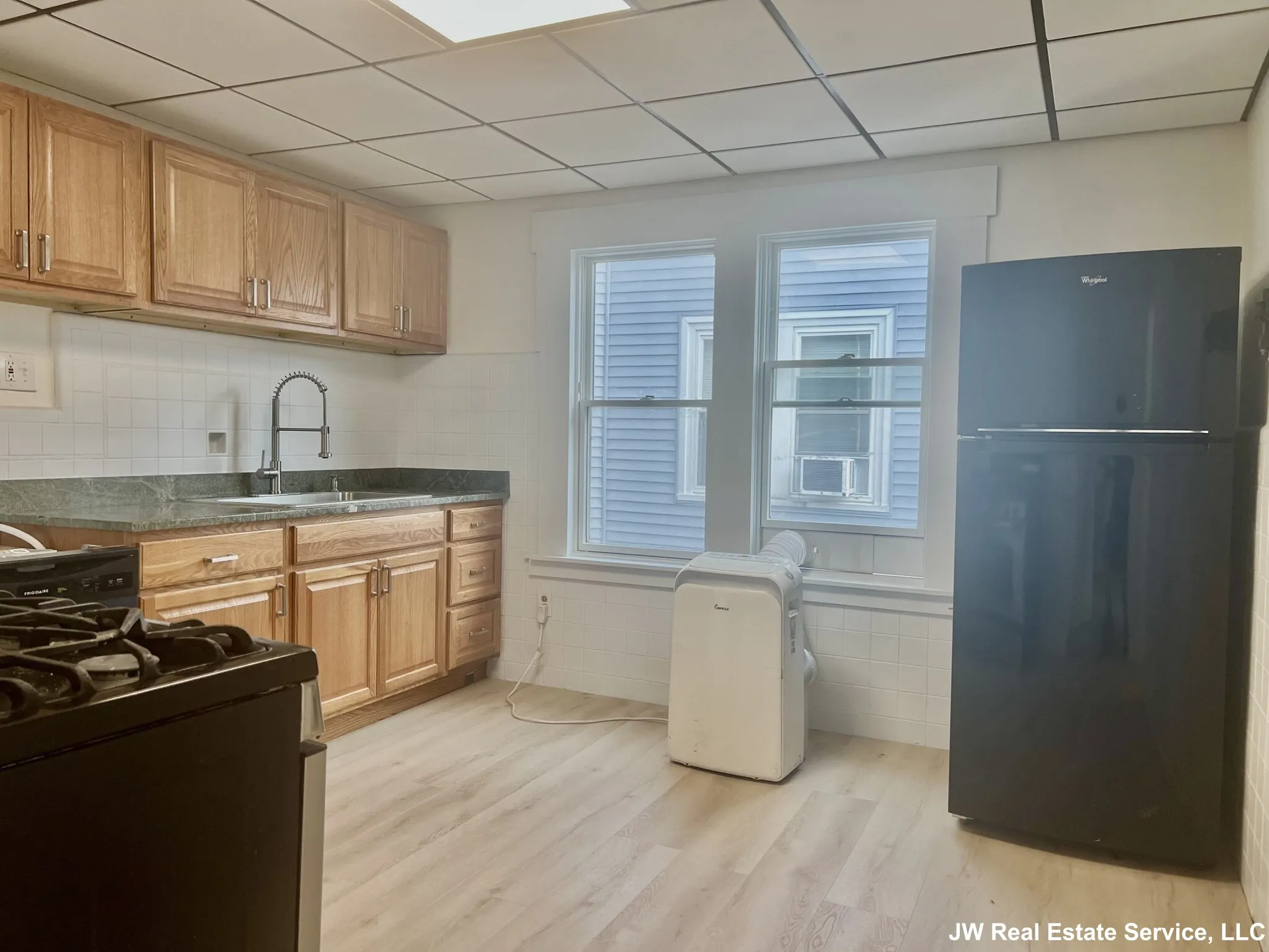 3 bed, 1 bath apartment for rent at 5 Magnus Ave Unit 2, Ward Two — photo 20 of 26
