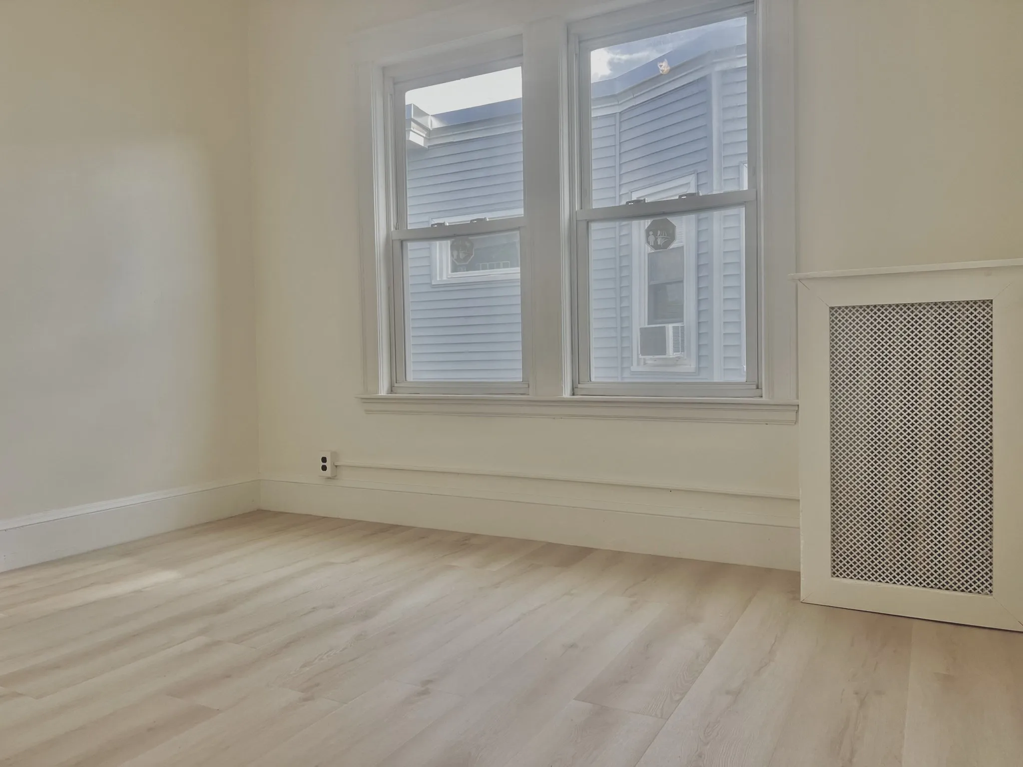 3 bed, 1 bath apartment for rent at 5 Magnus Ave Unit 2, Ward Two — photo 12 of 26
