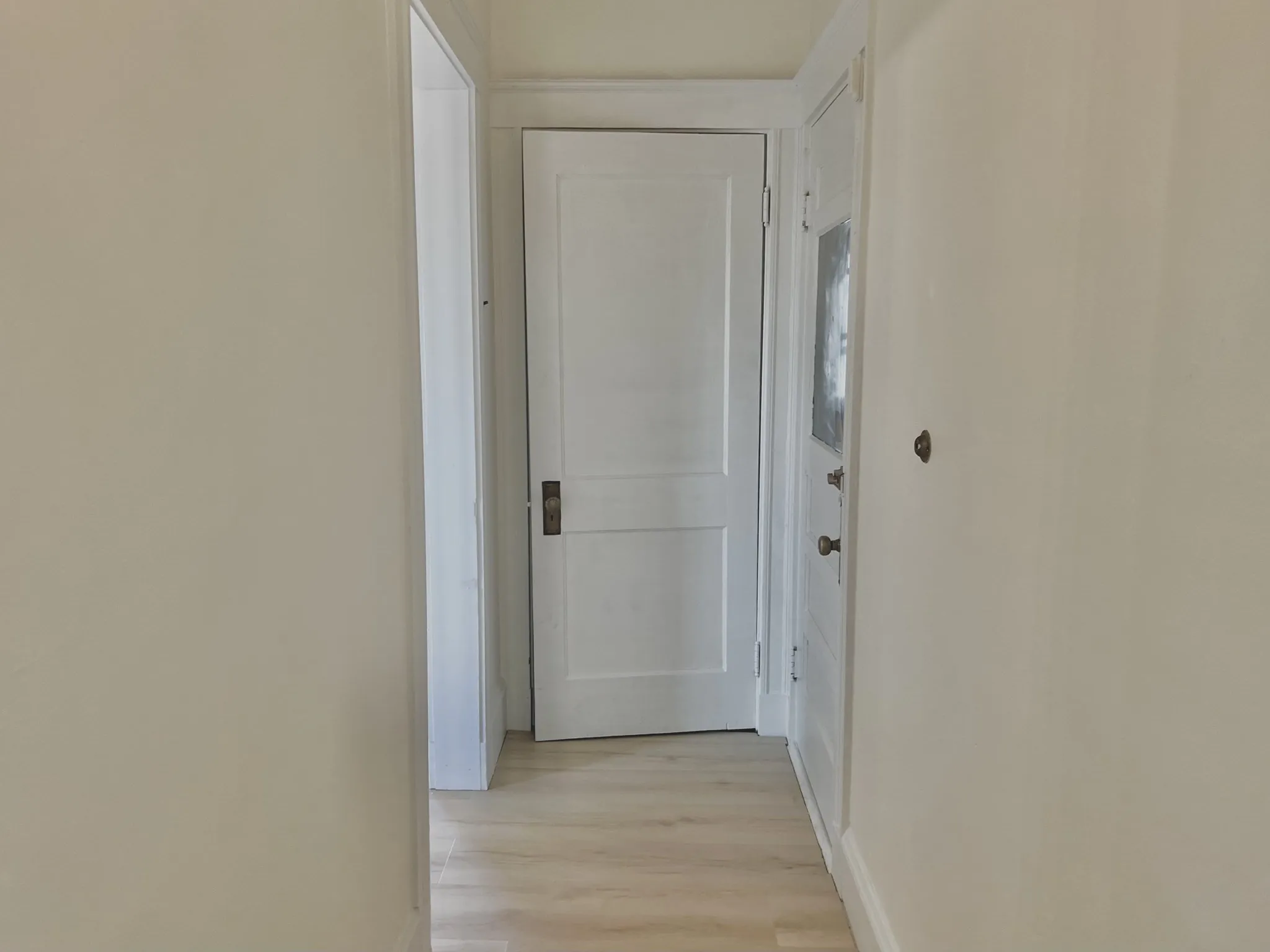 3 bed, 1 bath apartment for rent at 5 Magnus Ave Unit 2, Ward Two — photo 2 of 26