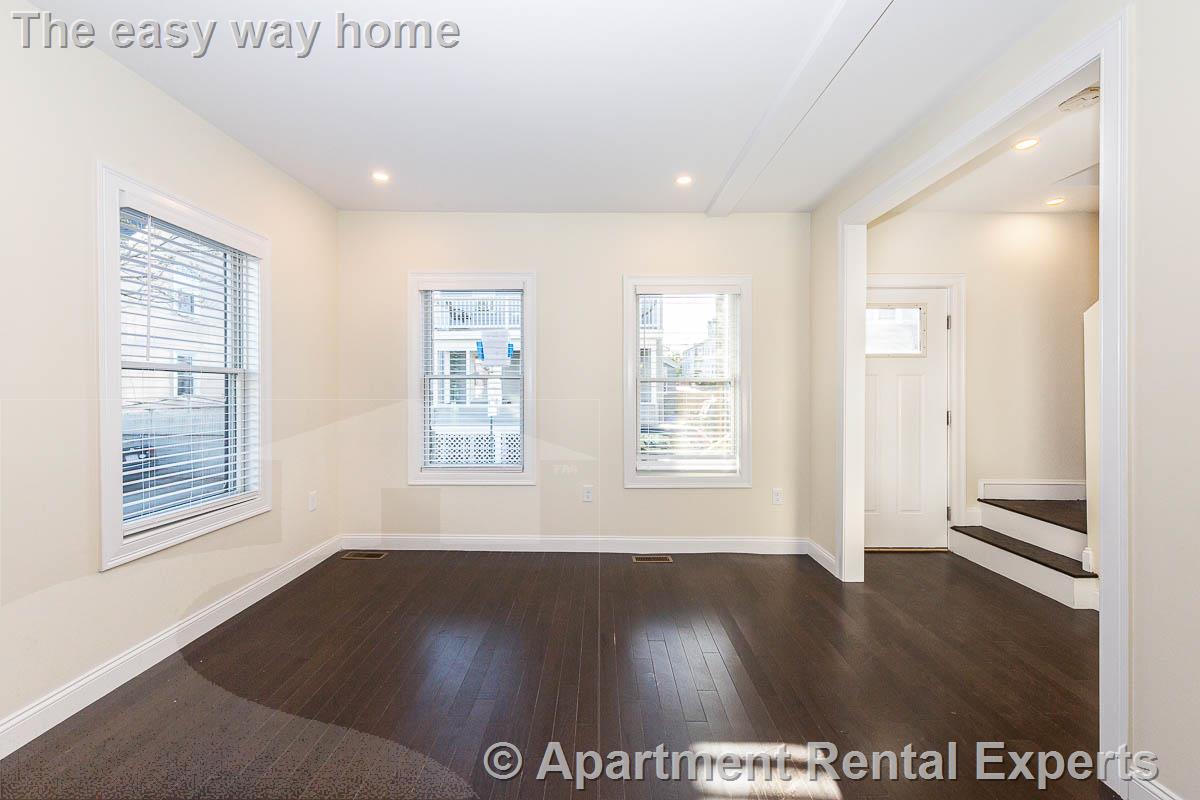 6 bed, 4+ bath apartment for rent at 5 Malvern Ter, Tufts — photo 4 of 22