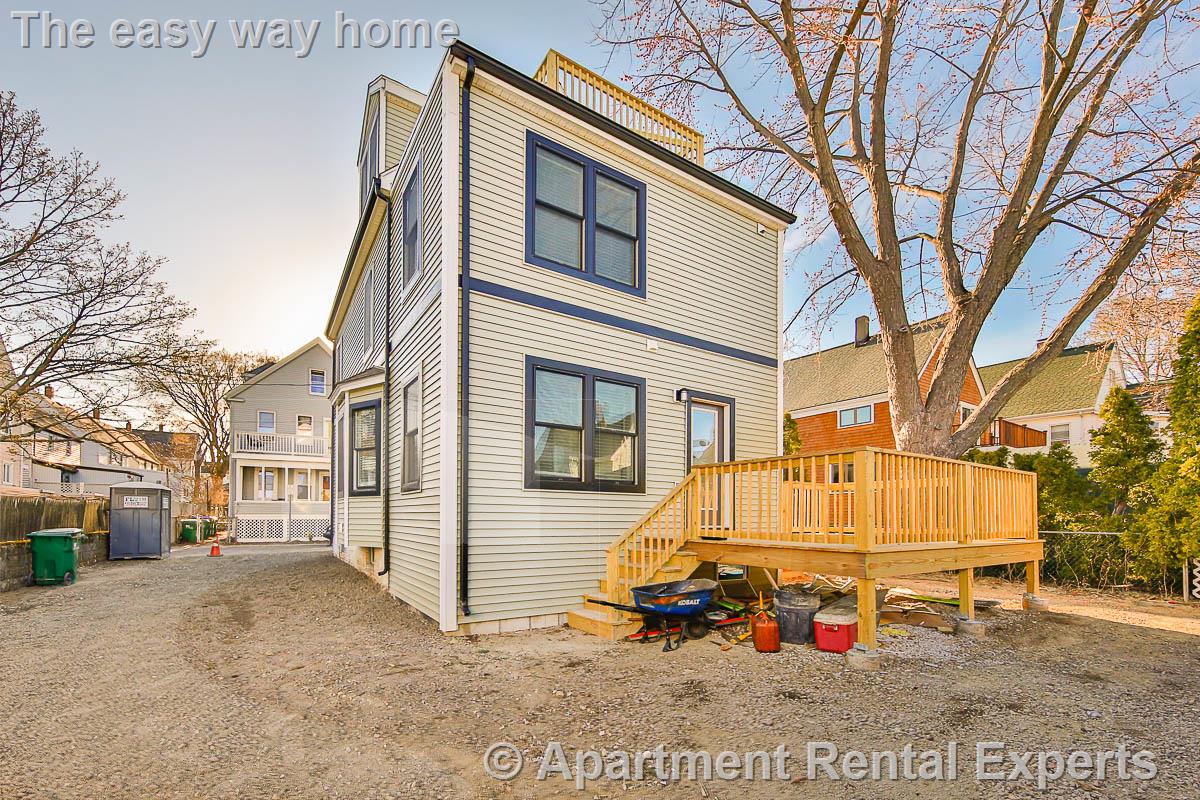 6 bed, 4+ bath apartment for rent at 5 Malvern Ter, Tufts — photo 2 of 22