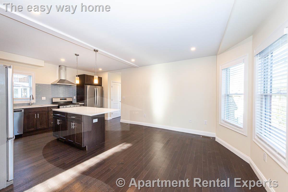 6 bed, 4+ bath apartment for rent at 5 Malvern Ter, Tufts — photo 5 of 22