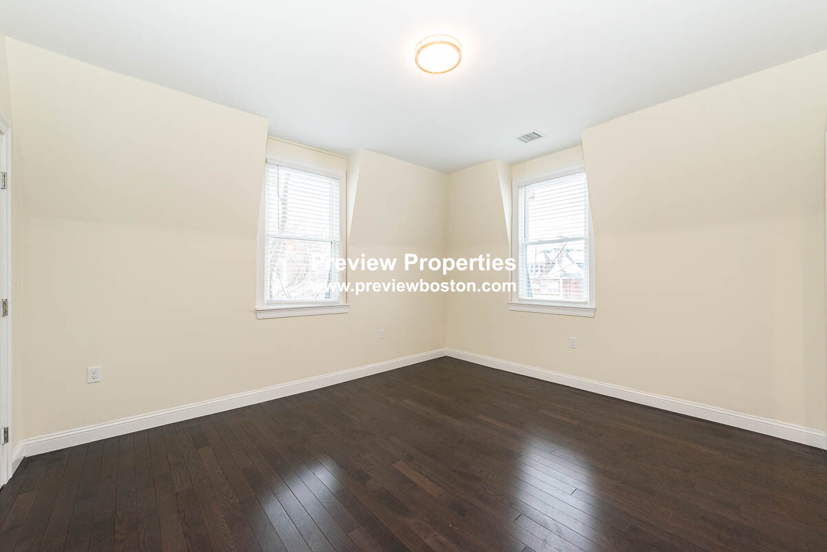 6 bed, 4+ bath apartment for rent at 5 Malvern Ter Unit P, South Medford — photo 11 of 40