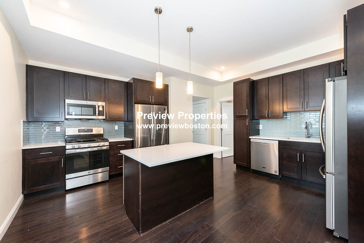 6 bed, 4+ bath apartment for rent at 5 Malvern Ter Unit P, South Medford