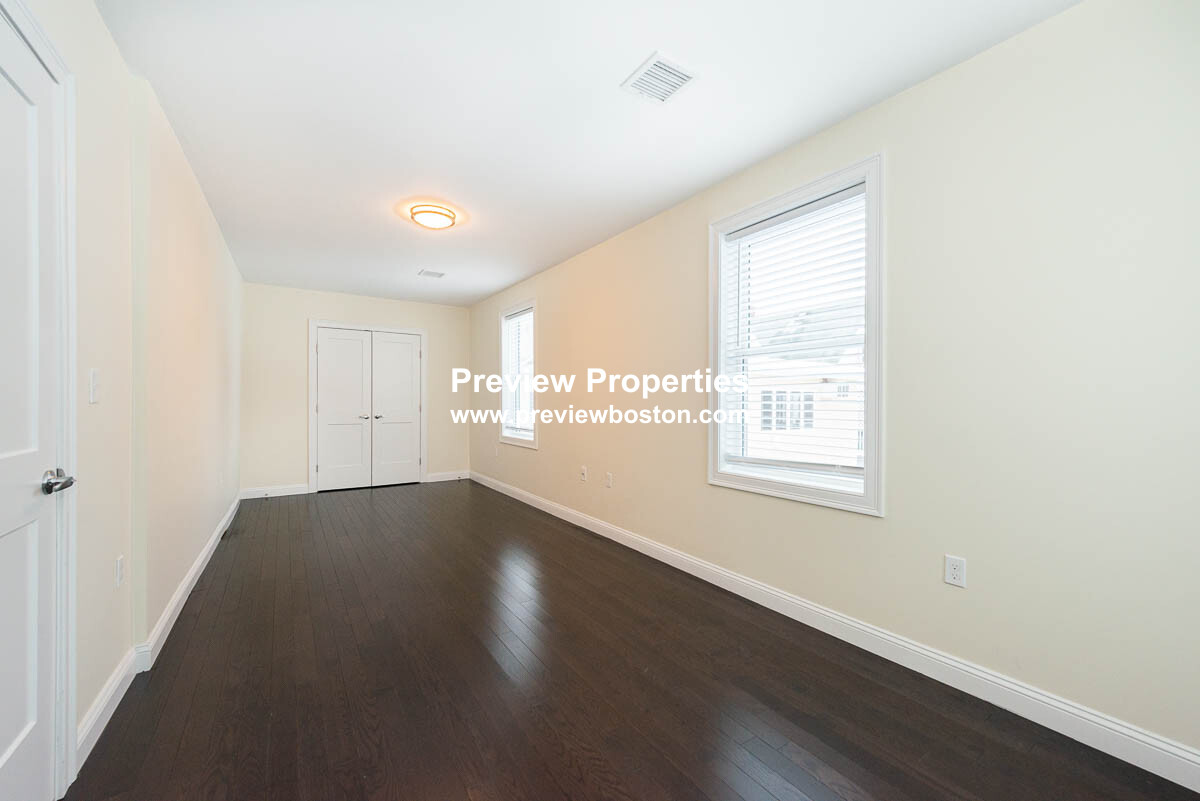 6 bed, 4+ bath apartment for rent at 5 Malvern Ter Unit P, South Medford — photo 23 of 40
